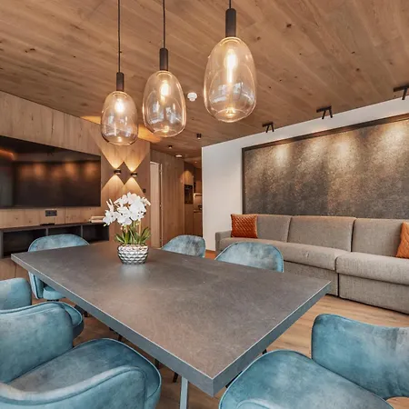 Fliana Deluxe Apartment
