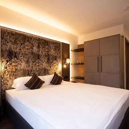Fliana Deluxe Apartment