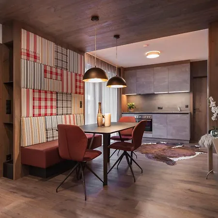 Fliana Deluxe Apartment